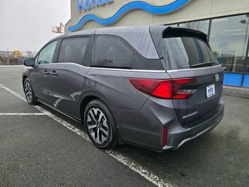 Certified 2025 Honda Odyssey EX-L image 3