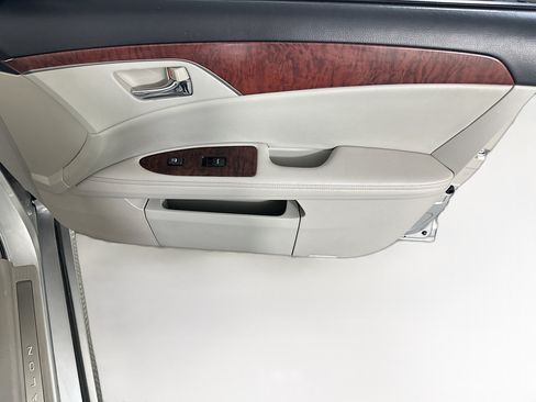 Used 2012 Toyota Avalon Limited FWD image 31