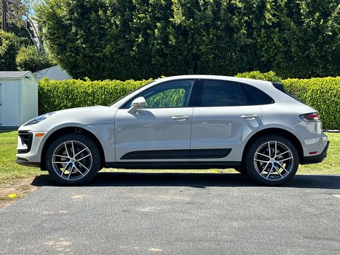 Certified 2025 Porsche Macan AWD/4WD image 2