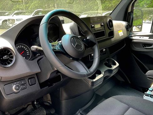 New 2025 Mercedes-Benz Sprinter 2500 image 10