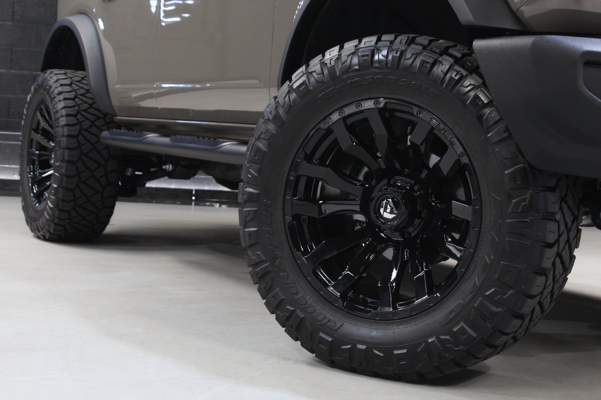 Used 2025 Ford Bronco 4-Door AWD/4WD image 3