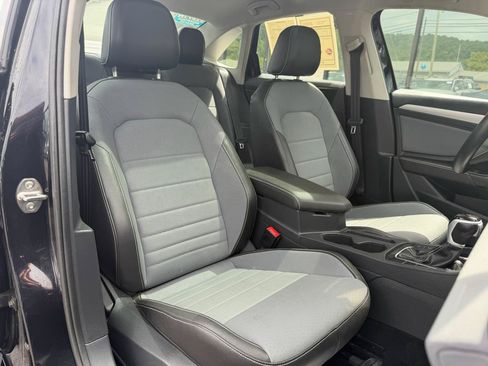 Used 2025 Volkswagen Jetta SE FWD image 19
