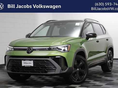 Used 2025 Volkswagen Taos SE image 1