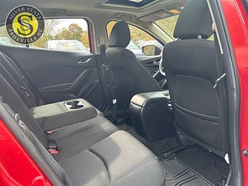 Used 2016 MAZDA MAZDA3 i Touring w/ Popular Equipment Package image 18