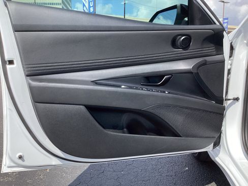 Used 2025 Hyundai Elantra SEL FWD image 30