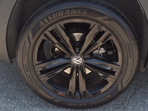 Certified 2023 Volkswagen Atlas SEL R-Line AWD/4WD image 5