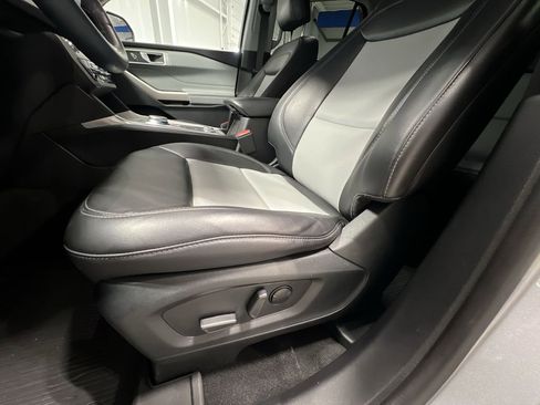 Used 2023 Ford Explorer XLT w/ Equipment Group 202A image 16