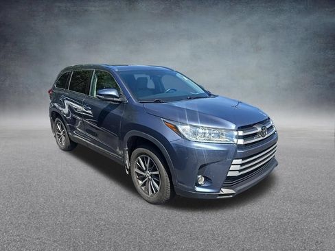 Used 2019 Toyota Highlander XLE AWD/4WD image 9