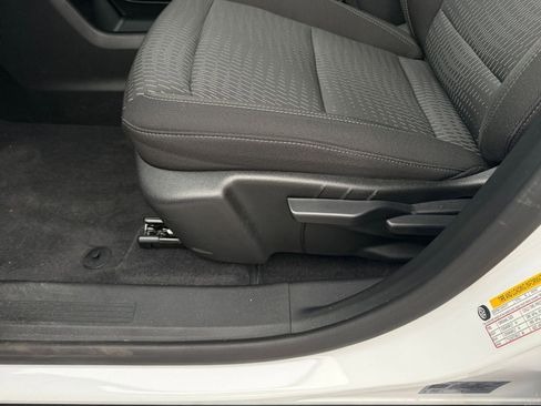 Used 2025 Chevrolet Equinox LT image 23