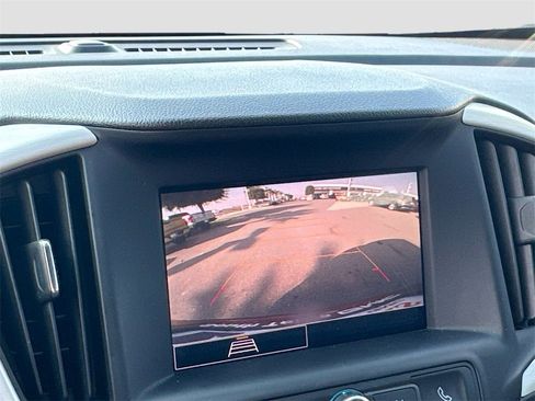 Used 2024 GMC Terrain SLE w/ Driver Convenience Package image 16