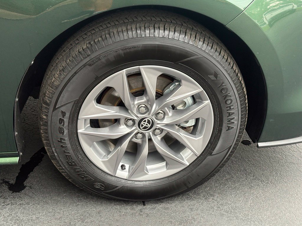 Used 2026 Toyota Sienna XLE FWD image 21