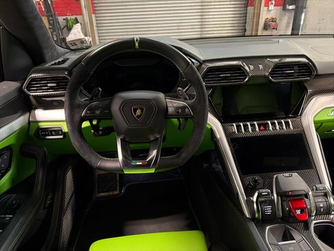 Used 2022 Lamborghini Urus image 14