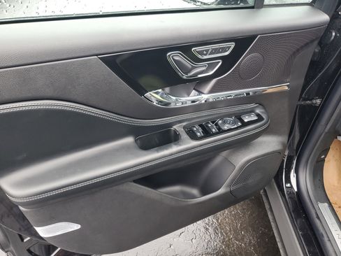 New 2026 Lincoln Corsair Premiere image 8