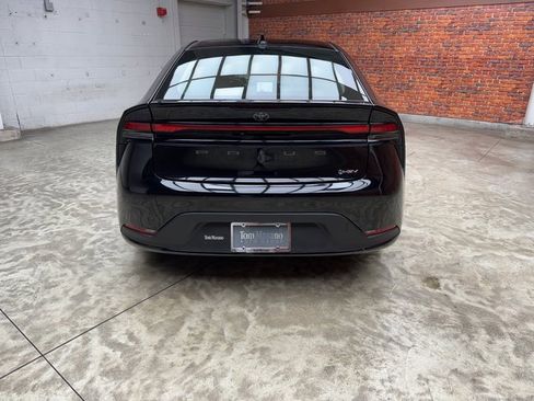 Used 2024 Toyota Prius LE image 4