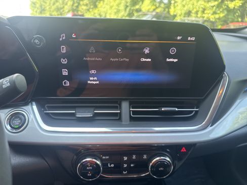 Used 2025 Chevrolet Trax LT FWD image 14