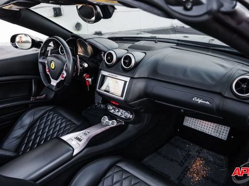 Used 2014 Ferrari California RWD image 20