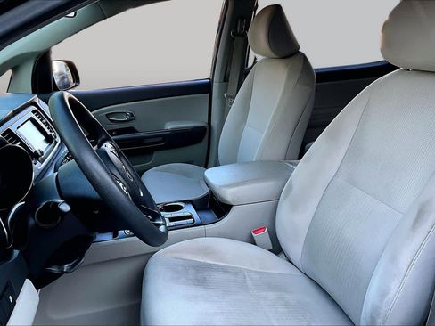 Used 2019 Kia Sedona LX FWD image 8