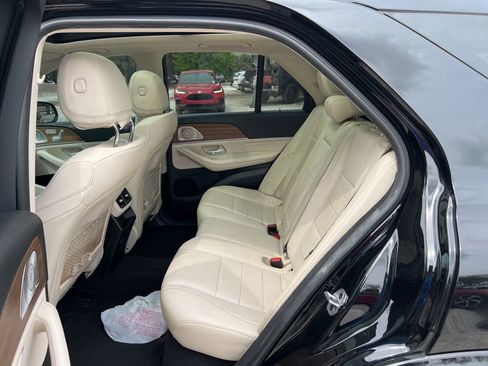 Used 2021 Mercedes-Benz GLE 350 4MATIC w/ AMG Line Exterior image 7