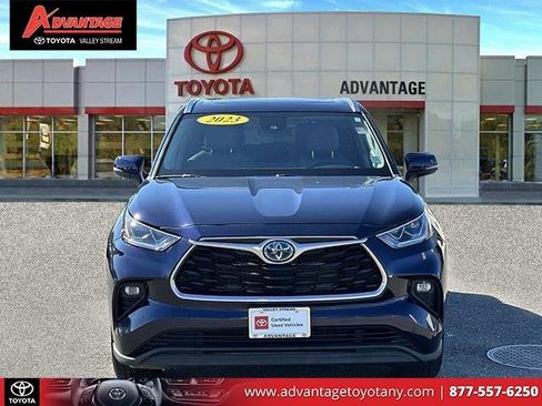 Used 2023 Toyota Highlander Limited image 2
