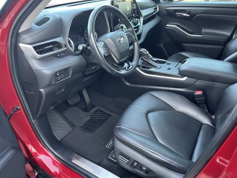 Used 2020 Toyota Highlander XLE FWD image 8