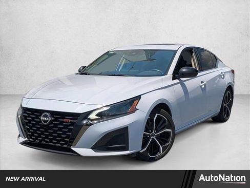 Used 2024 Nissan Altima 2.5 SR FWD image 1