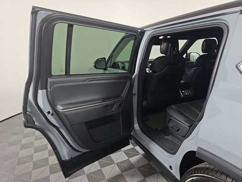 Used 2024 Rivian R1S Adventure AWD/4WD image 17