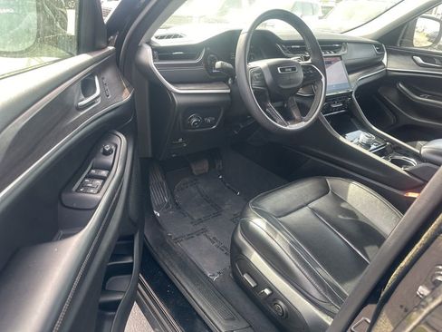 Used 2023 Jeep Grand Cherokee Limited image 29