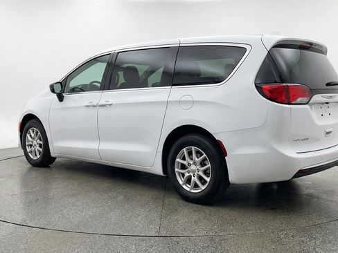 Used 2024 Chrysler Voyager LX image 6