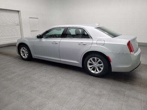 Used 2020 Chrysler 300 Touring image 3