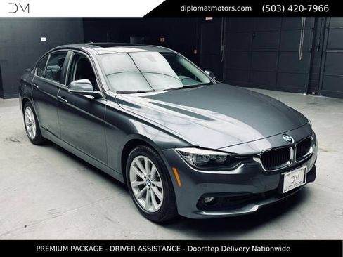 Used 2017 BMW 320i Sedan RWD image 9