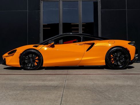 Used 2023 McLaren Artura image 10