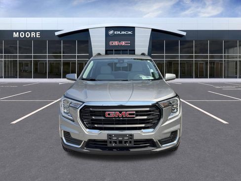 Used 2024 GMC Terrain SLE w/ Driver Convenience Package FWD image 8