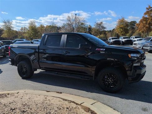 Used 2021 Chevrolet Silverado 1500 LT Trail Boss w/ Convenience Package II image 2