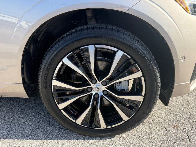 Certified 2024 Volvo XC60 B5 Plus AWD/4WD image 20