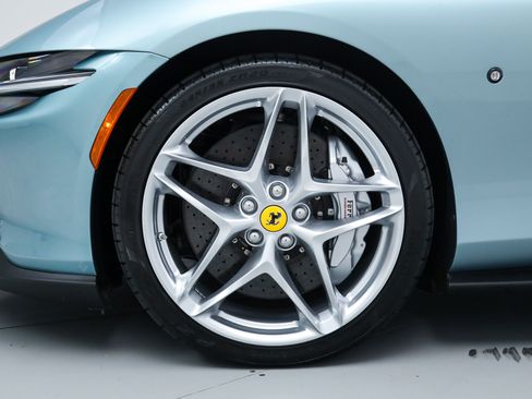 Certified 2025 Ferrari Roma Spider RWD image 41