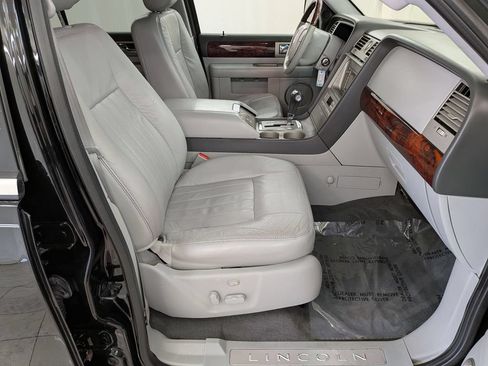 Used 2006 Lincoln Navigator Luxury AWD/4WD image 34