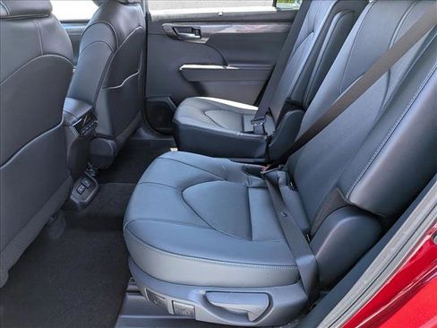 New 2026 Toyota Highlander Limited AWD/4WD image 15