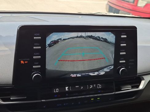 Used 2024 Toyota Sienna XLE FWD image 12