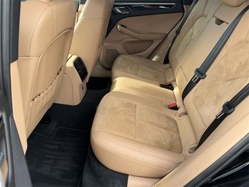 Used 2021 Porsche Macan image 13