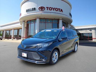 Certified 2022 Toyota Sienna XLE Woodland Edition