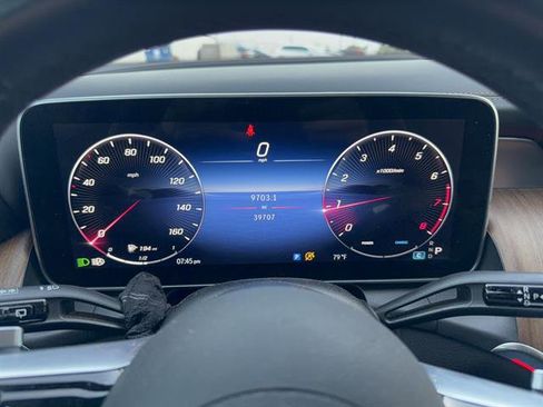 Used 2023 Mercedes-Benz GLC 300 4MATIC image 11