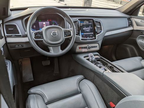 Certified 2024 Volvo XC90 T8 Ultimate w/ Protection Package Premier image 12