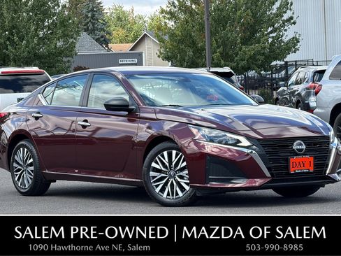 Used 2025 Nissan Altima 2.5 SV FWD image 1