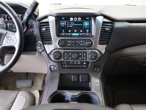 Used 2015 Chevrolet Suburban LT w/ Luxury Package RWD image 18