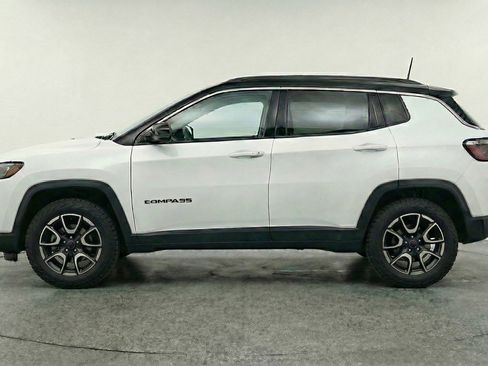 Used 2025 Jeep Compass Trailhawk AWD/4WD image 5