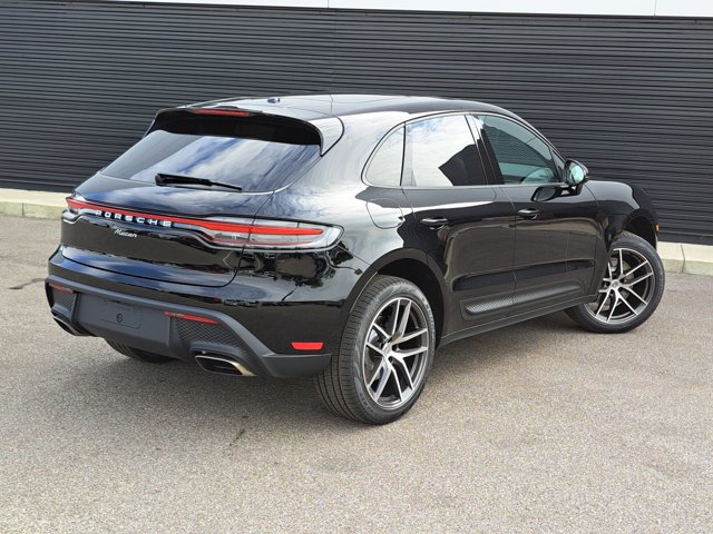 Used 2026 Porsche Macan AWD/4WD image 7