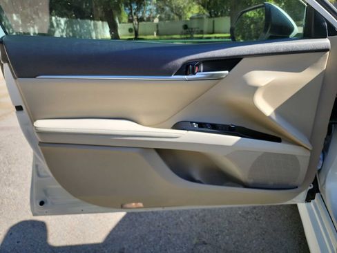 Used 2019 Toyota Camry XSE image 11