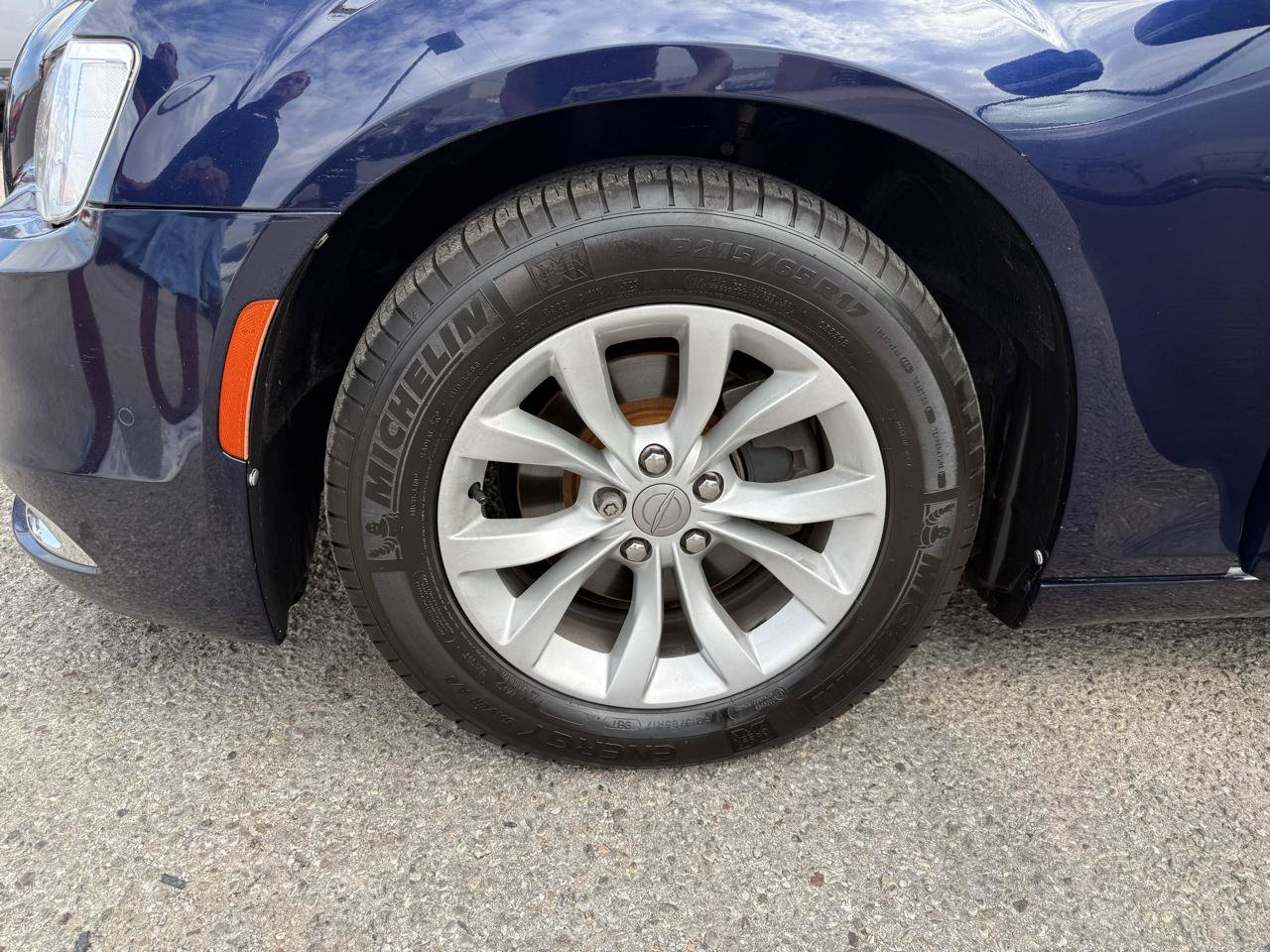 Used 2016 Chrysler 300 Limited RWD image 25