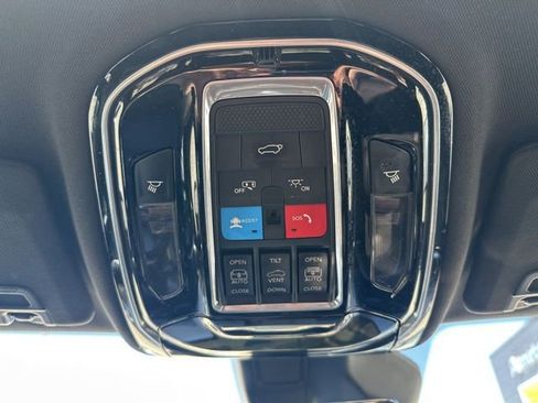 Used 2022 Jeep Grand Cherokee L Overland w/ Advanced Protech Group III AWD/4WD image 41