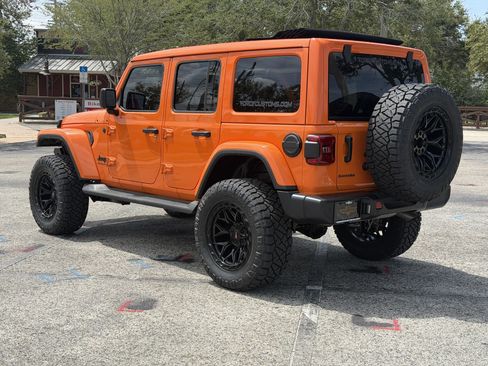 Used 2025 Jeep Wrangler Unlimited Sahara AWD/4WD image 4